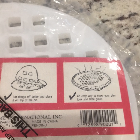 New in bag lattice pie cutter - Picture 3 of 3